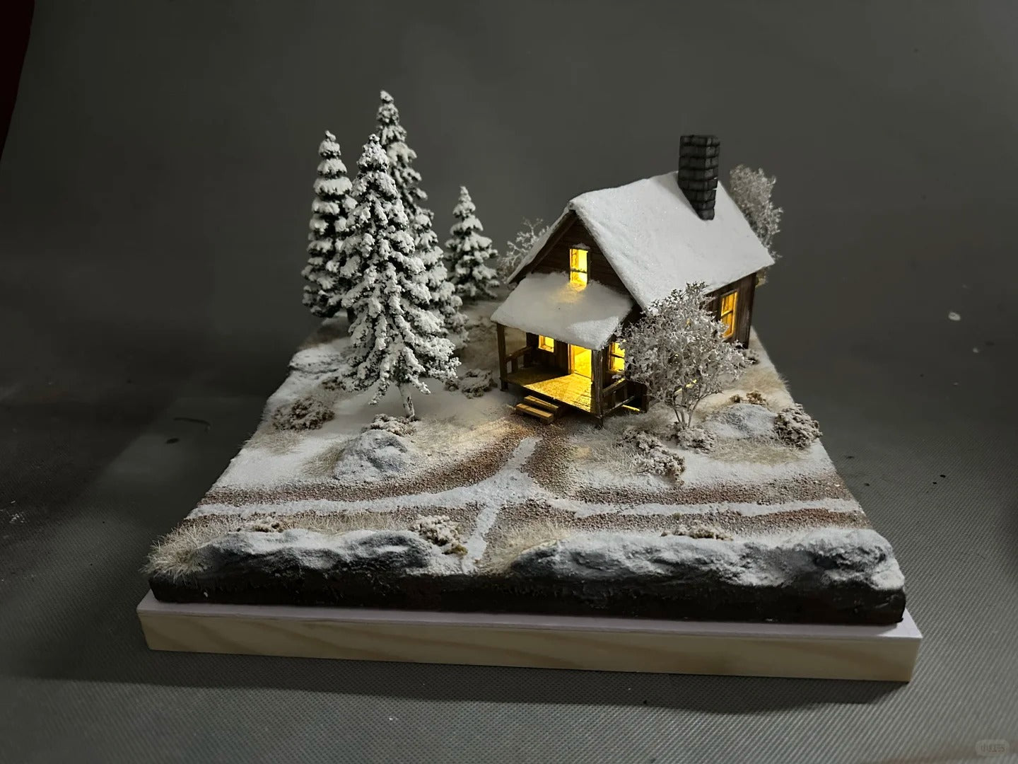 A Warm Light in the Snow — A 1:64 Wooden Cabin Diorama