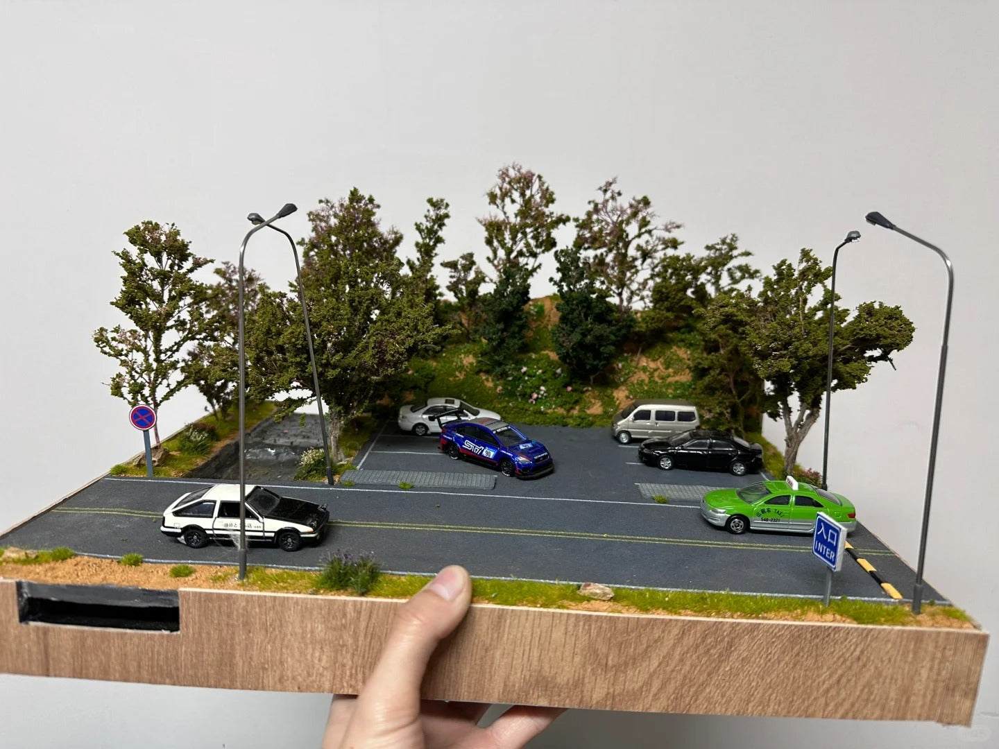 1/64 Scale Die-Cast Car Miniature Display Base Model
