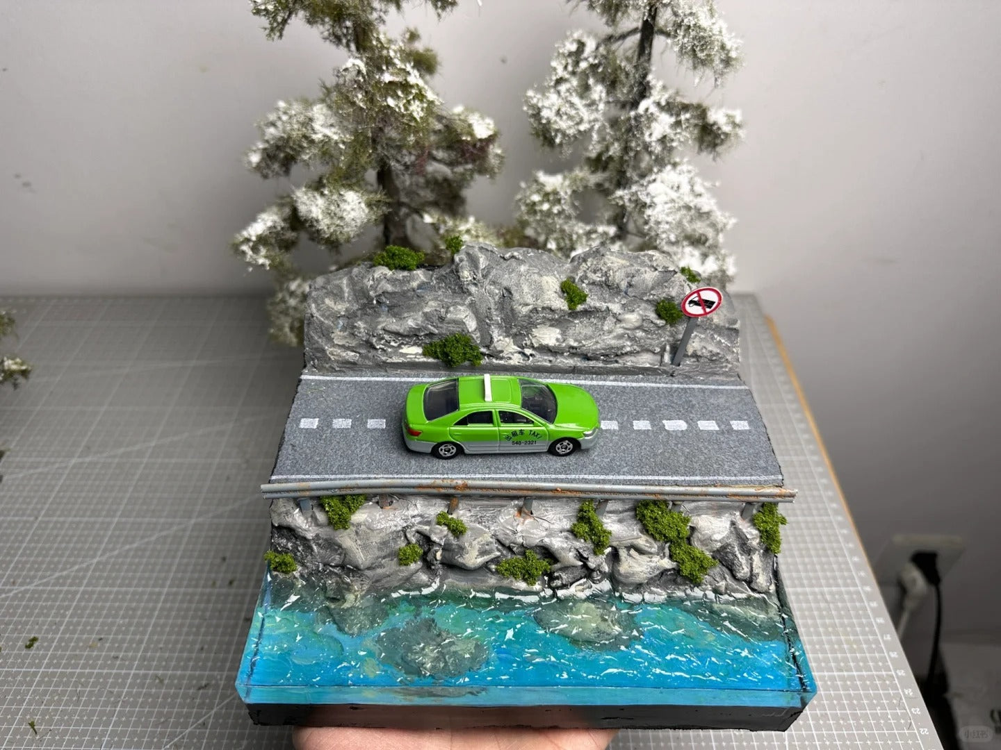 1:64 Scale Coastal Highway Miniature Scene