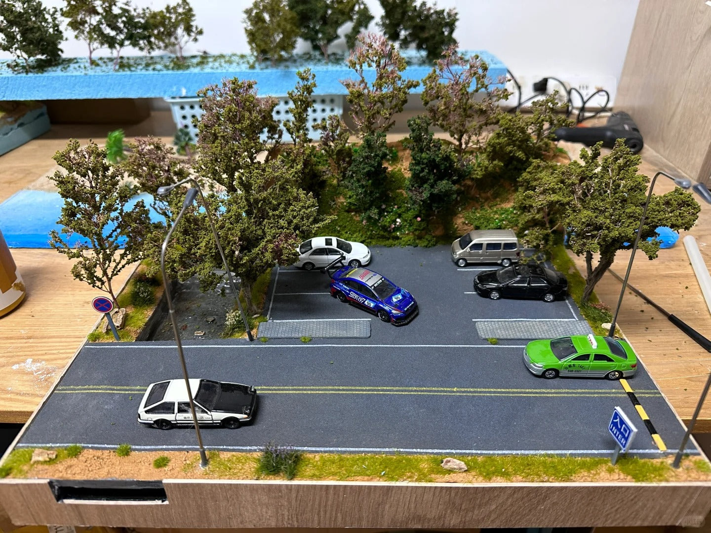 1/64 Scale Die-Cast Car Miniature Display Base Model