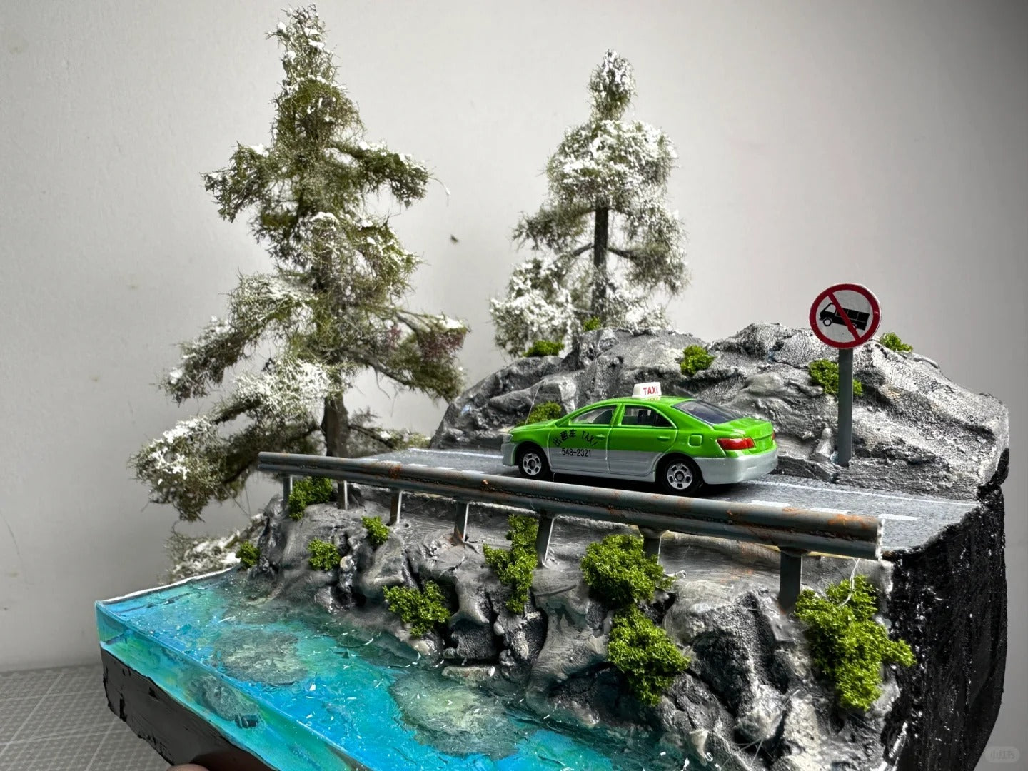 1:64 Scale Coastal Highway Miniature Scene