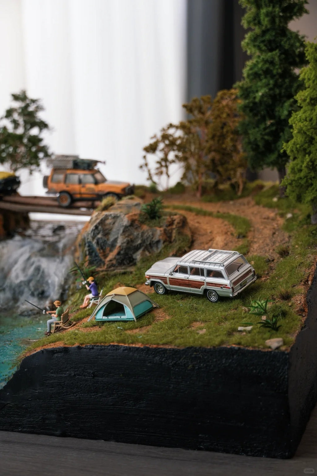1:64 Waterfall Campsite Miniature Model