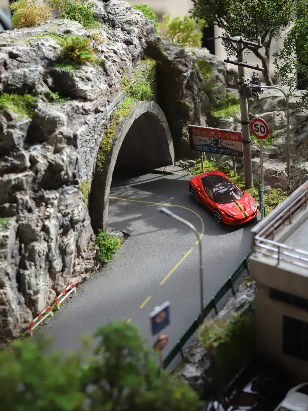 1:64 Miniature Scene & Repair Shop at the Foot of the Mountain