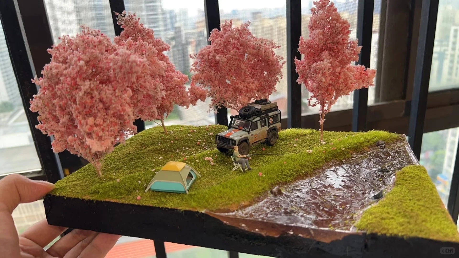 1:64 Sakura-Themed Camping Miniature Scene