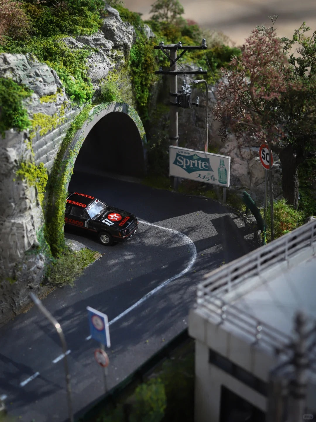 1:64 Miniature Scene & Repair Shop at the Foot of the Mountain