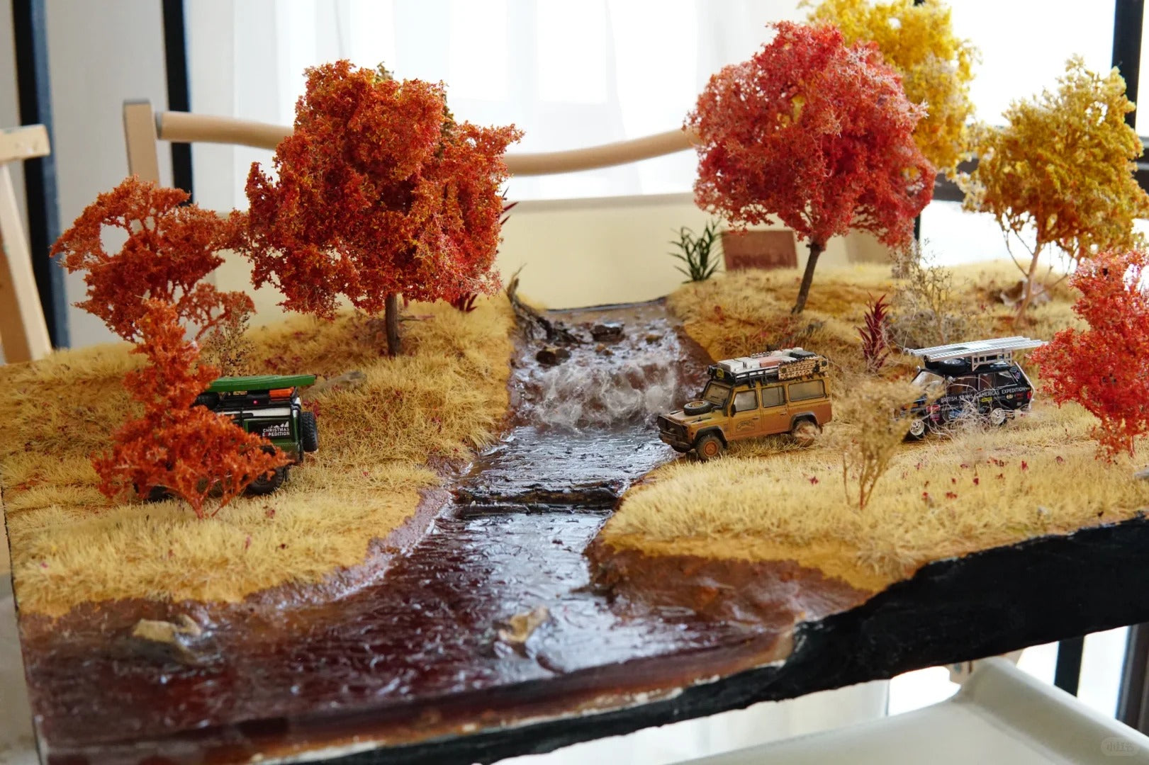 1:64 Scale Autumn Field Car Miniature Model Scene