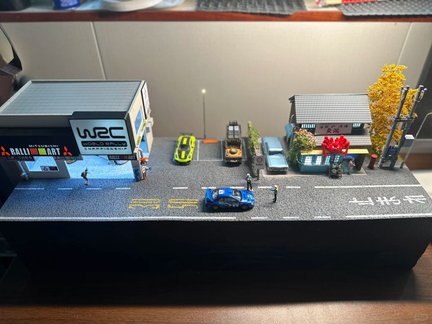 1:64 Scale Parking Lot Miniature Model